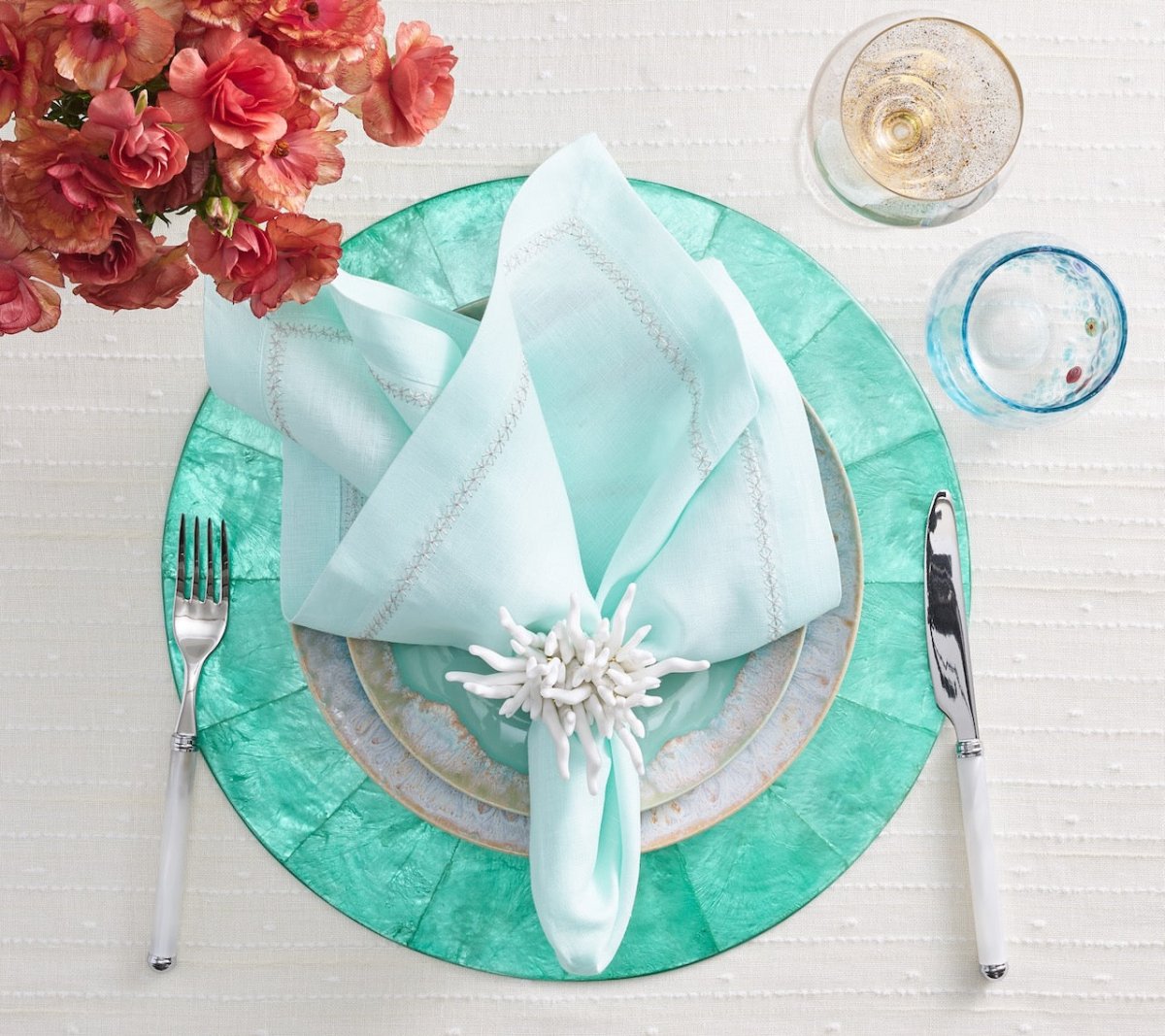 Amalfi Napkin Ring in White Set of 4 in a Gift Box by Kim Seybert