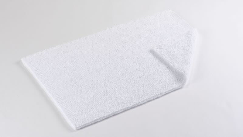 Bay 27x55 White 100 Bath Rug by Abyss