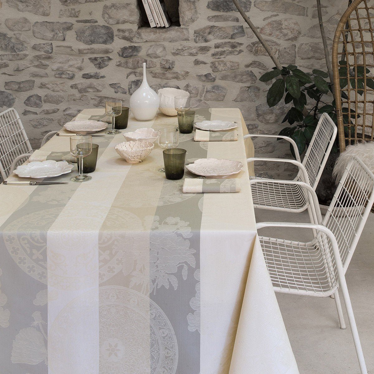 Fleurs Gourmandes Enduite Table Linens in Chalk