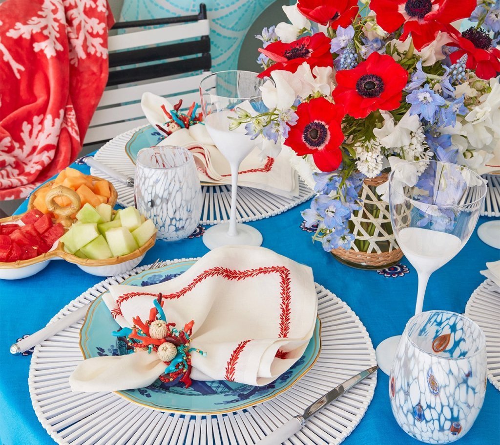 Jardin Napkin in White & Coral Set of 4 by Kim Seybert