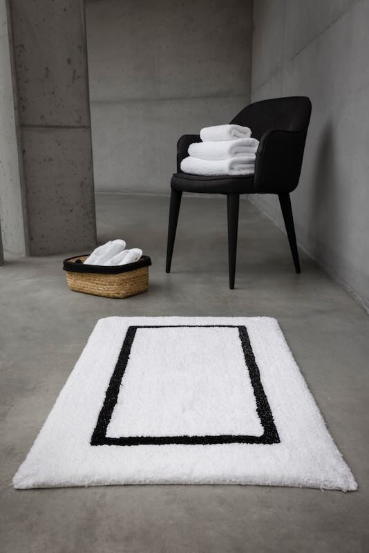 Karat 27x47 Black 990 Bath Rug by Abyss
