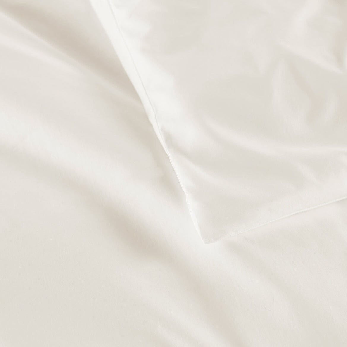 Lyric Percale Bedding in Ivory by Peacock Alley