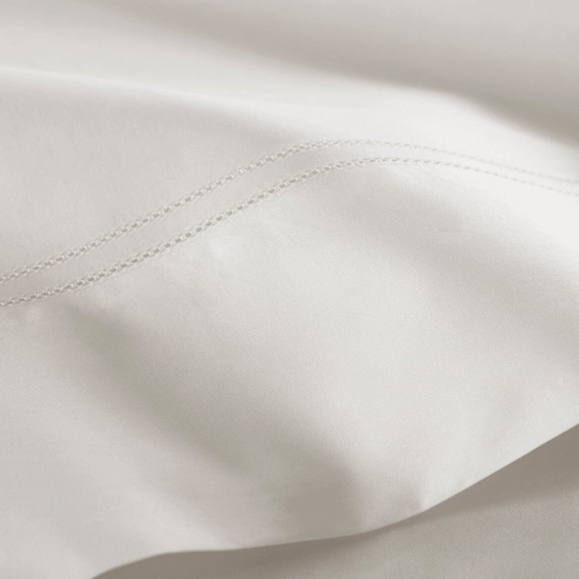 Lyric Percale Bedding in Platinum by Peacock Alley