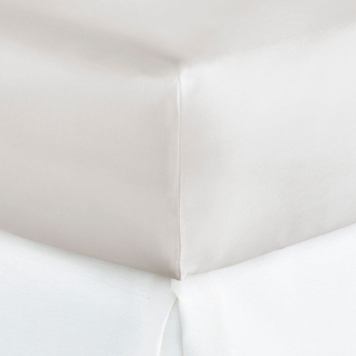 Lyric Percale Bedding in Platinum by Peacock Alley