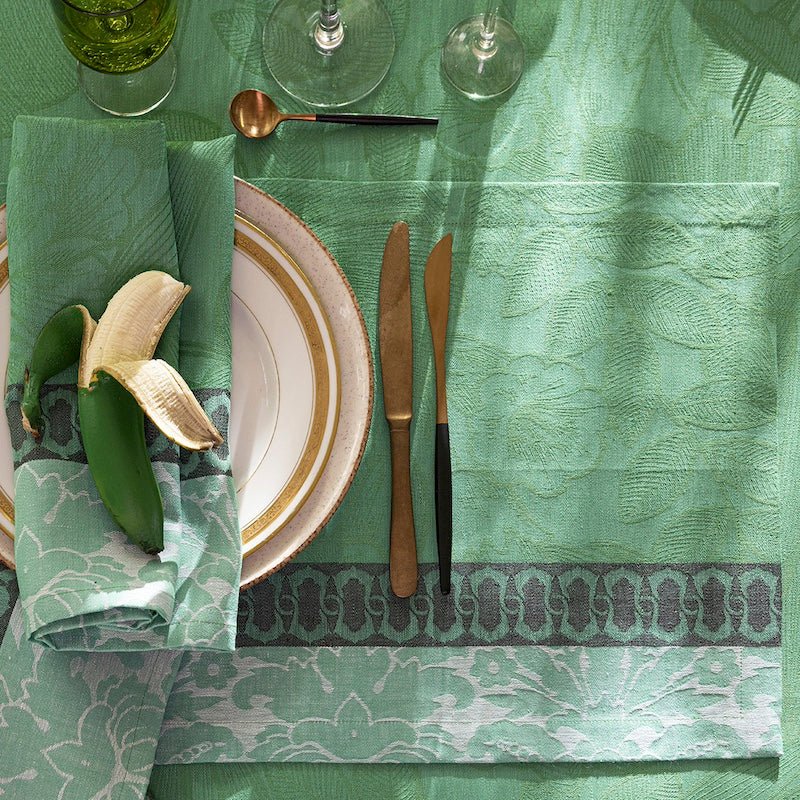 escapade tropicale green placemat by le jacquard français