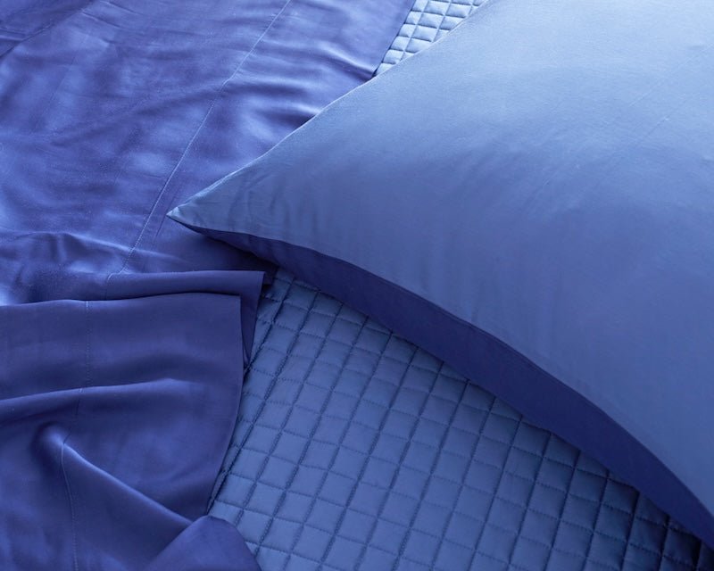 Ready-to-bed 2.0 Duvet Navy/Periwinkle by Ann Gish