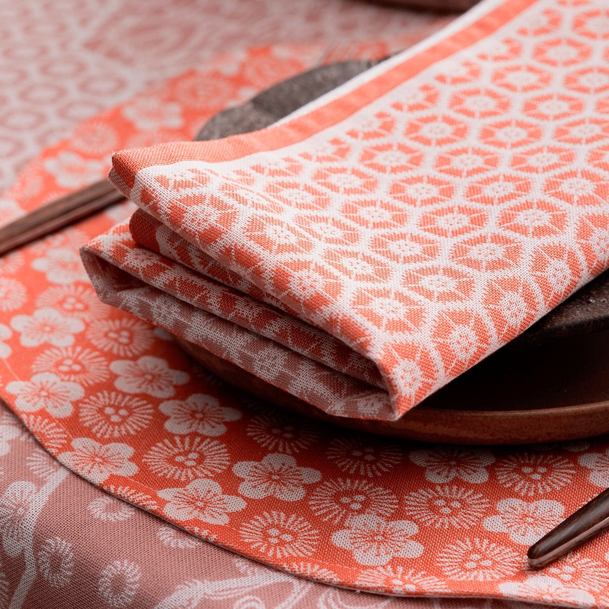 Wagara Pink Round 15" Coated Placemat by Le Jacquard Français