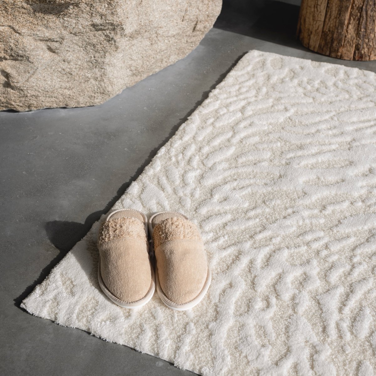 Flow Ivory 103 Bath Rug by Abyss Habidecor