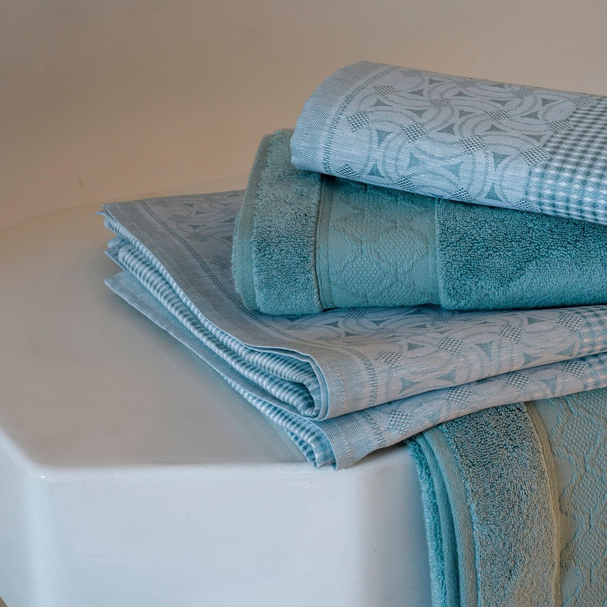 Lula Ice Blue Towels by Le Jacquard Français