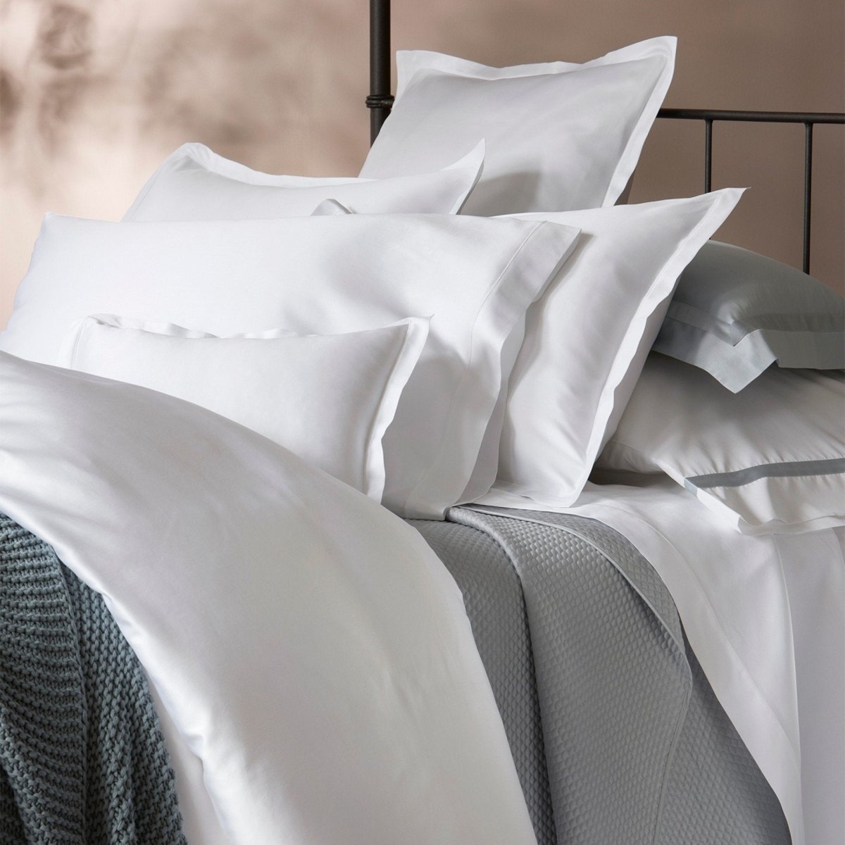 Talita Satin Stitch by Matouk