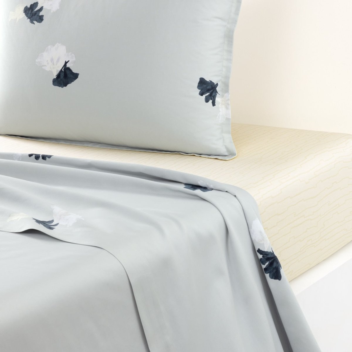 Moon Flowers Bedding by Hugo Boss Home