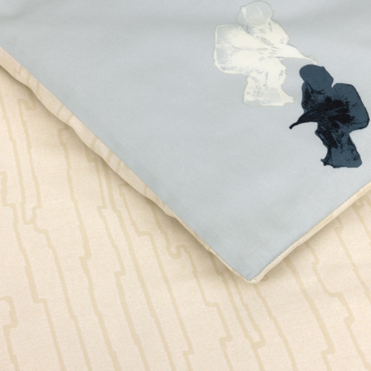 Moon Flowers Bedding by Hugo Boss Home